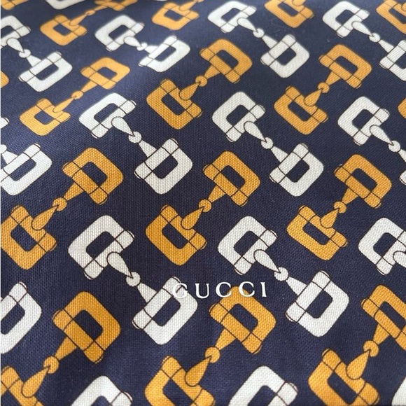 Gucci Travel Set Neck Pillow & Eye Mask Travel Bag - Picture 5 of 6